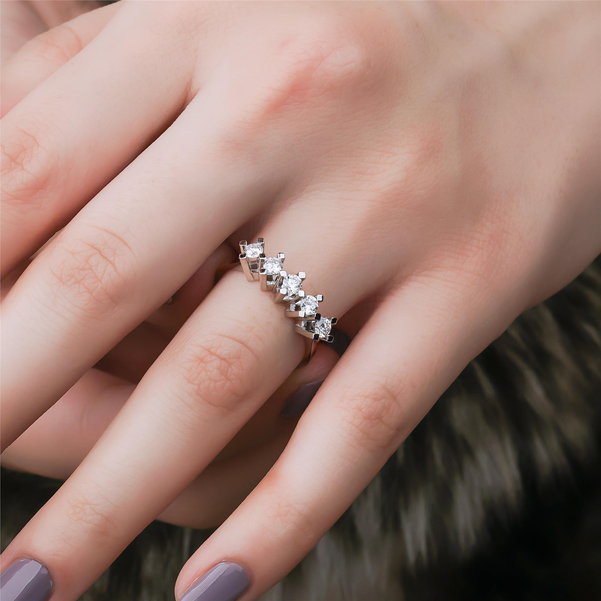 0.25 Karat Pırlanta Beştaş Yüzük